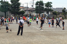 写真 梶ヶ谷小学校でドッジボール