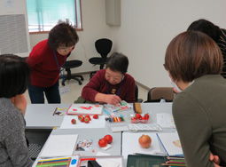 写真 色えんぴつ画入門 イチゴをスケッチ