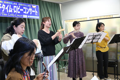 ラルーチェ演奏シーンの写真"/