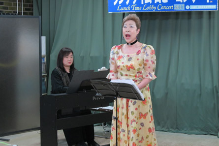 本島洋子演奏写真