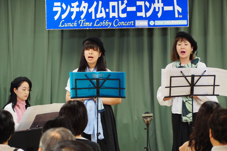 AKUアンサンブルの演奏写真